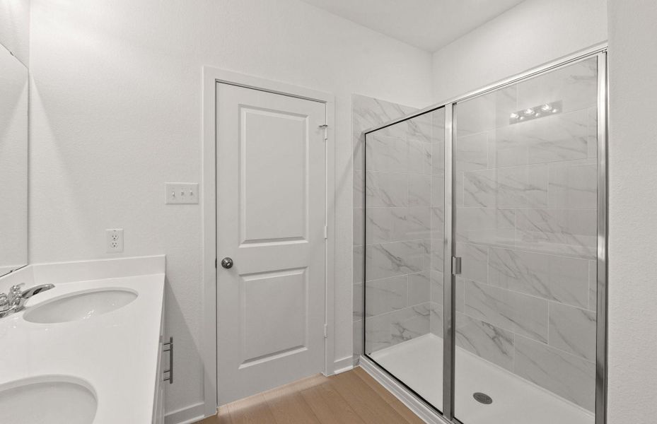 Furnished interior view inside a new home in Skyview, Belton (Image 10).