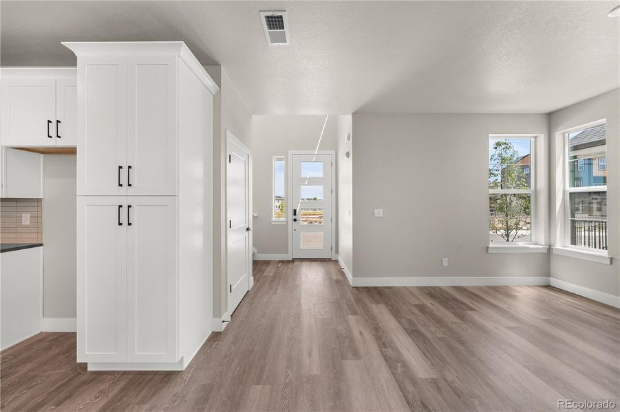 Spacious, unfurnished interior of a new home in Duet at Sterling Ranch, Littleton (Image 27).