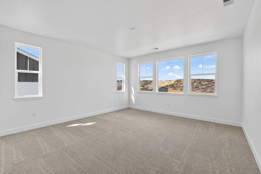 Spacious, unfurnished interior of a new home in Macanta, Castle Rock (Image 14).