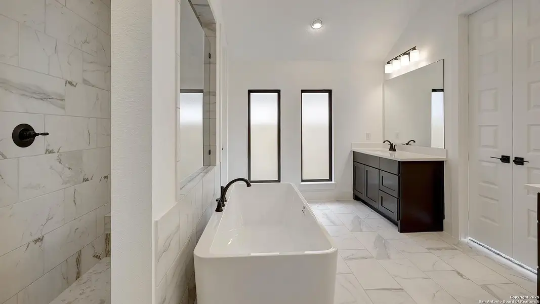 Furnished interior view inside a new home in Haby Hill 60', San Antonio (Image 10). Furnished interior view inside a new home in Haby Hill 60', San Antonio (Image 10).