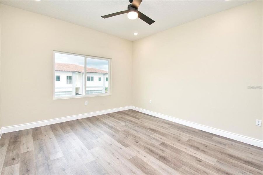 Spacious, unfurnished interior of a new home in , Davenport (Image 27).