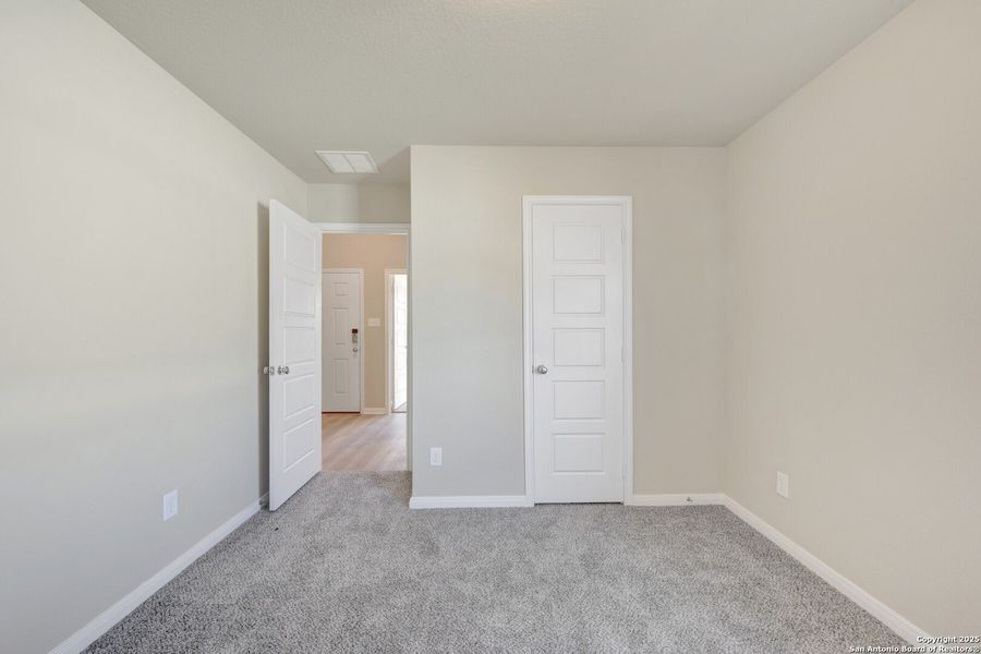 Spacious, unfurnished interior of a new home in Greenspoint Heights, Seguin (Image 37).