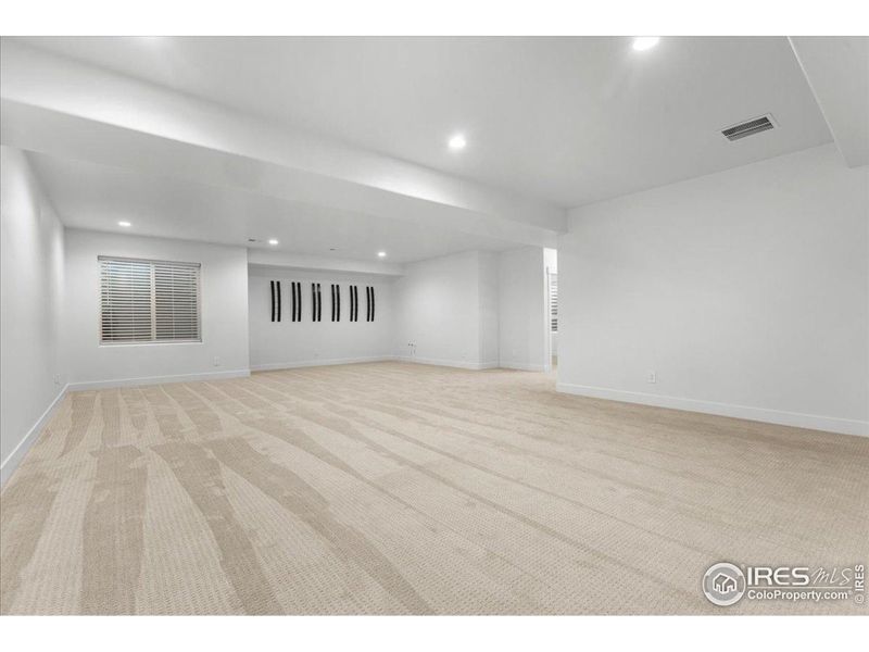 Spacious, unfurnished interior of a new home in , Fort Collins (Image 22).