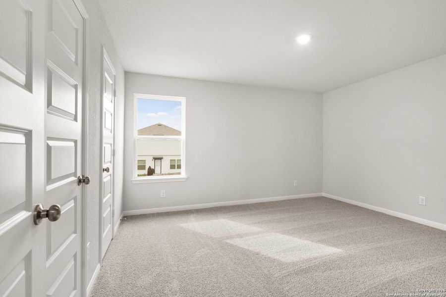 Spacious, unfurnished interior of a new home in Cinco Lakes, San Antonio (Image 18).