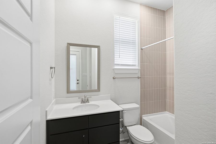 Furnished interior view inside a new home in Esperanza 50's, Boerne (Image 36).