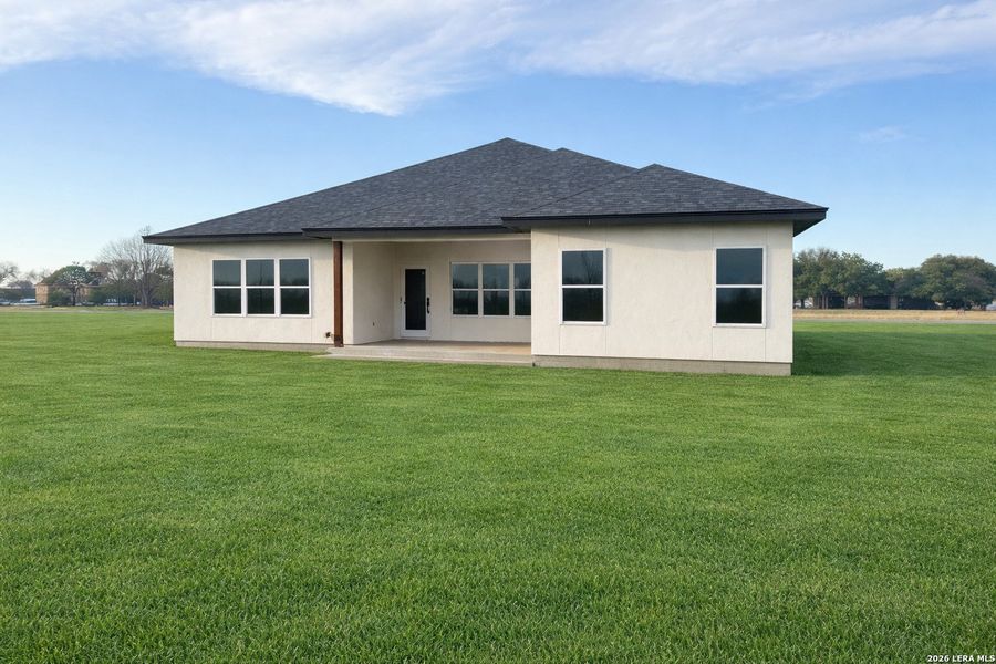 Exterior details and patio area of a home in , Hondo (Image 4).