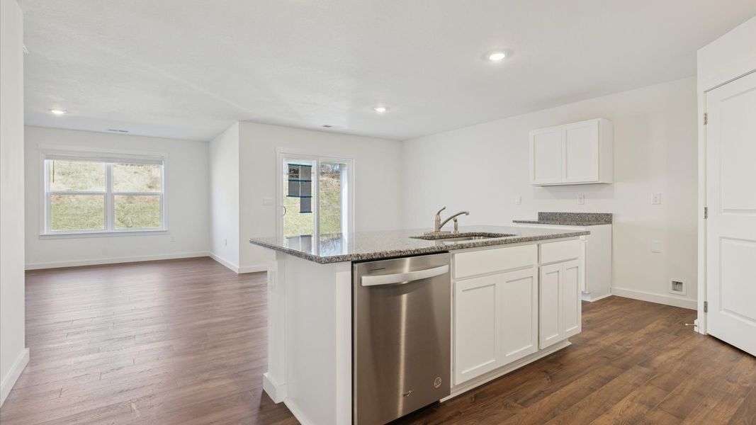 Furnished interior view inside a new home in Emory Creek, Harriman (Image 4).
