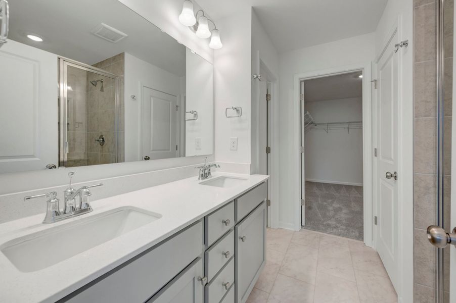 Owner's Bathroom Owner's Bathroom