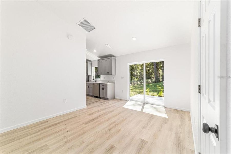 Spacious, unfurnished interior of a new home in , Ocala (Image 32).