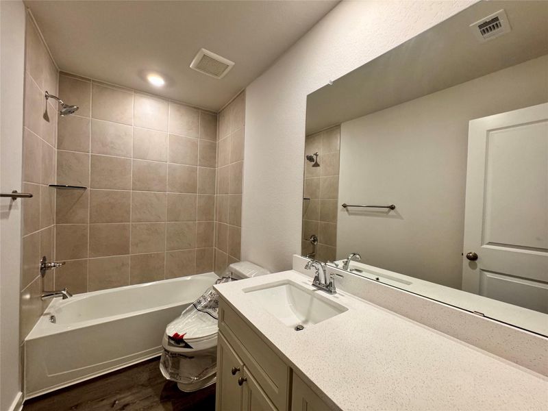 Furnished interior view inside a new home in Santa Fe, Cleveland (Image 6). Furnished interior view inside a new home in Santa Fe, Cleveland (Image 6).