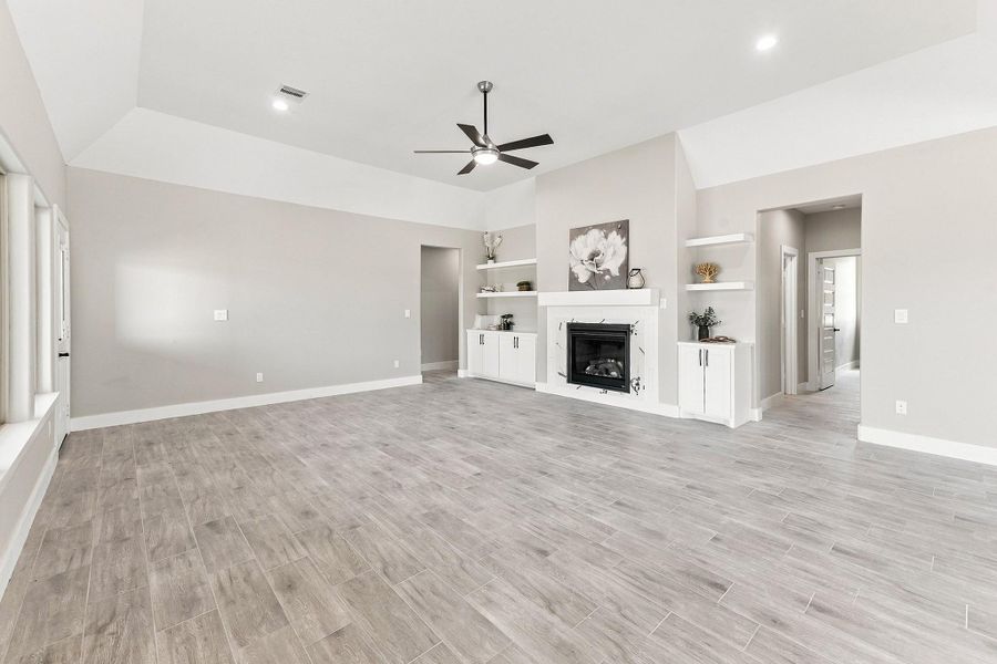 Spacious, unfurnished interior of a new home in , Huntsville (Image 18).