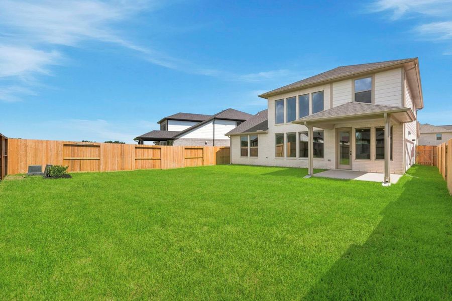 Exterior details and patio area of a home in Sienna 45', 50', Missouri City (Image 3).