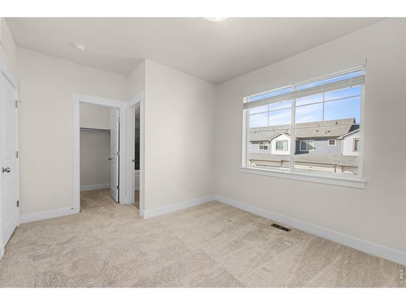 Spacious, unfurnished interior of a new home in The Lakes at Centerra - The Shores, Loveland (Image 14).