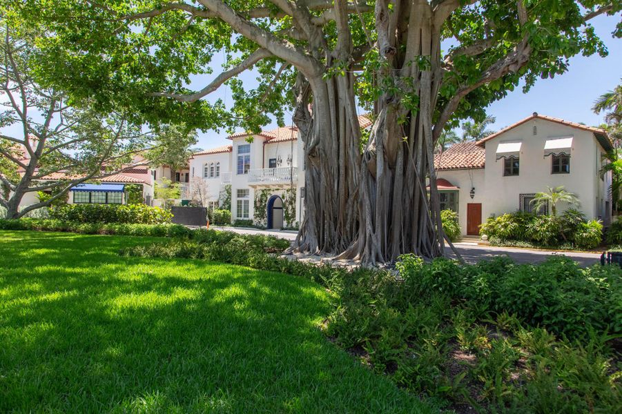 Front exterior of a new home in , Palm Beach, FL, highlighting curb appeal (Image 23).