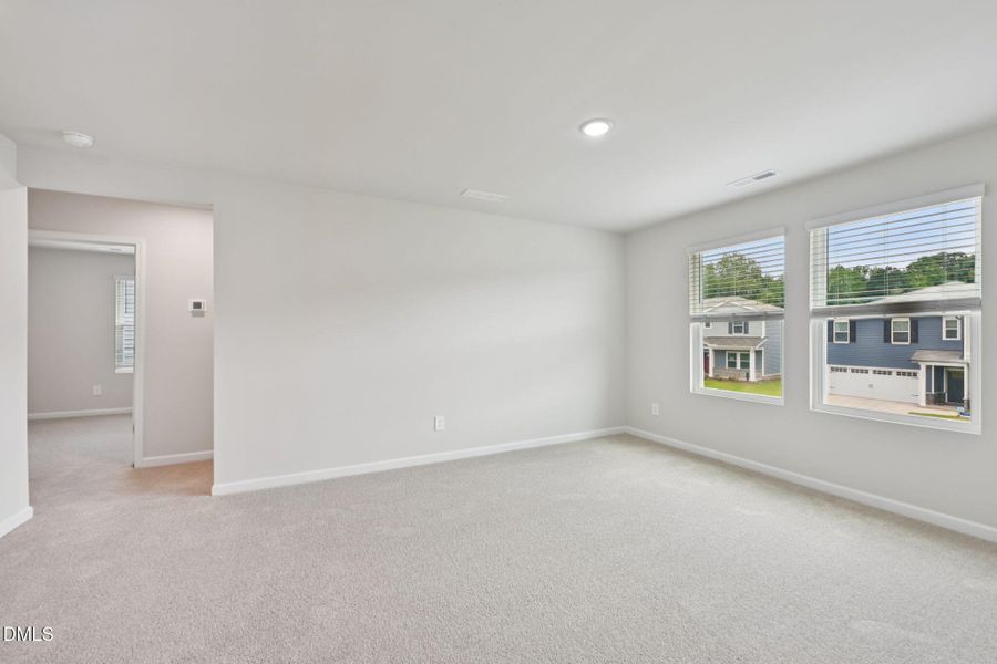 26-web-or-mls-Oak Manor - Raleigh - 716