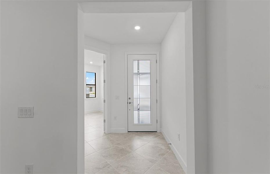 Spacious, unfurnished interior of a new home in Talon Preserve on Palmer Ranch, Nokomis (Image 25).