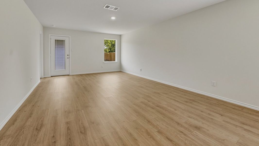 Spacious, unfurnished interior of a new home in Creekside Ranch, Blue Ridge (Image 5).