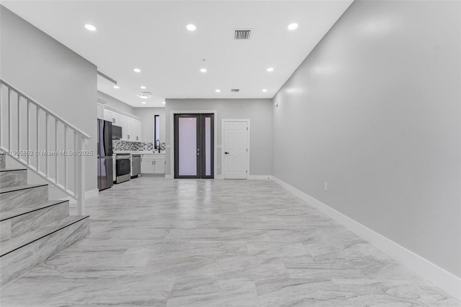 Spacious, unfurnished interior of a new home in , Miami (Image 86).