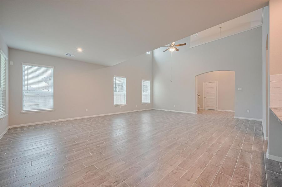Spacious, unfurnished interior of a new home in Sunterra, Katy (Image 37).
