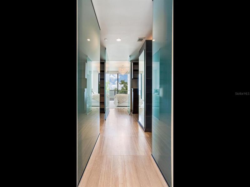 Spacious, unfurnished interior of a new home in , Tampa (Image 23).