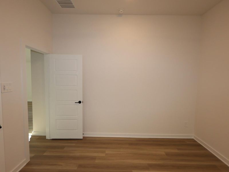 Spacious, unfurnished interior of a new home in Lone Star Landing, Montgomery (Image 25).