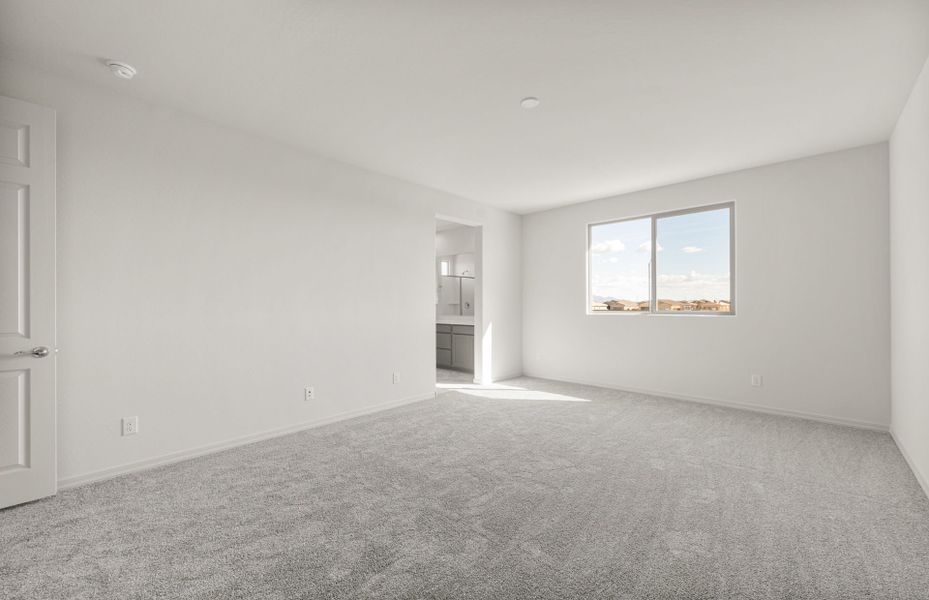 Spacious, unfurnished interior of a new home in Allen Ranches, Litchfield Park (Image 33).