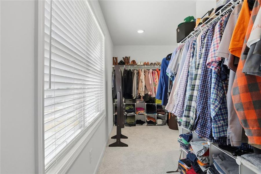 Close-up of interior finishes inside a home in Avenbrook, Mableton (Image 21).