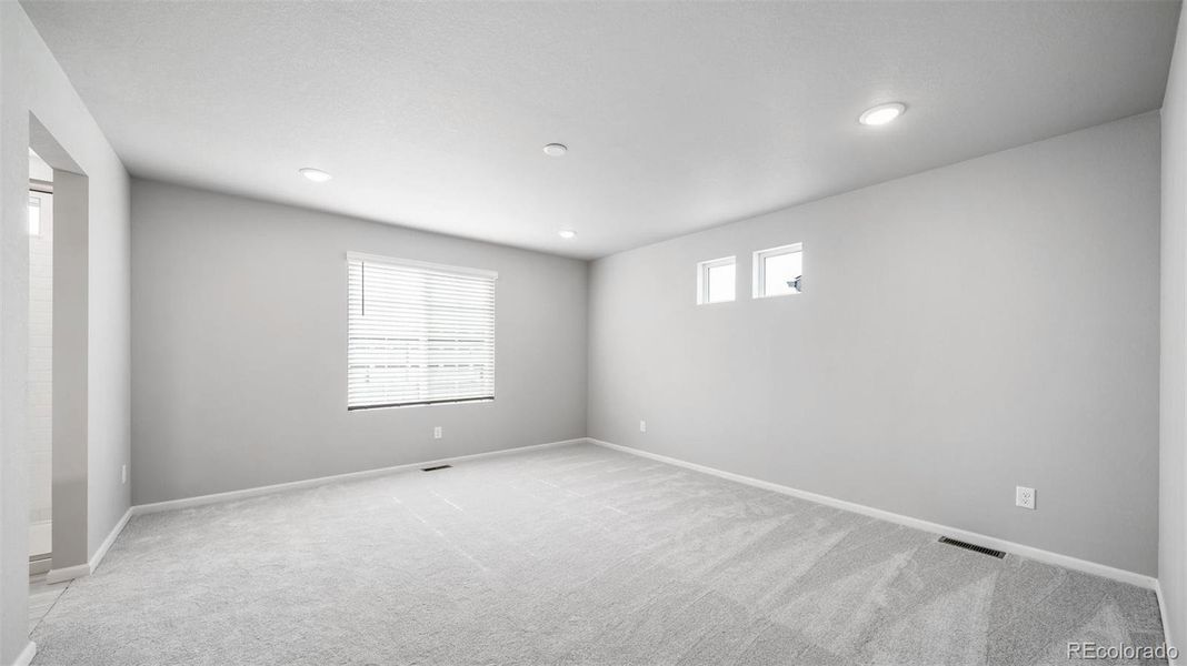 Spacious, unfurnished interior of a new home in , Aurora (Image 31).