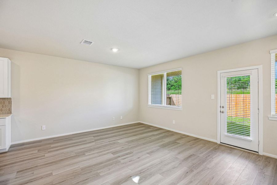 Spacious, unfurnished interior of a new home in Kemah Crossing - City Series, Kemah (Image 22).
