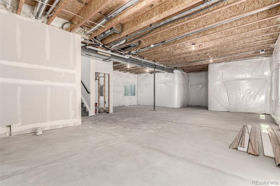 Spacious, unfurnished interior of a new home in West Grange, Longmont (Image 18).