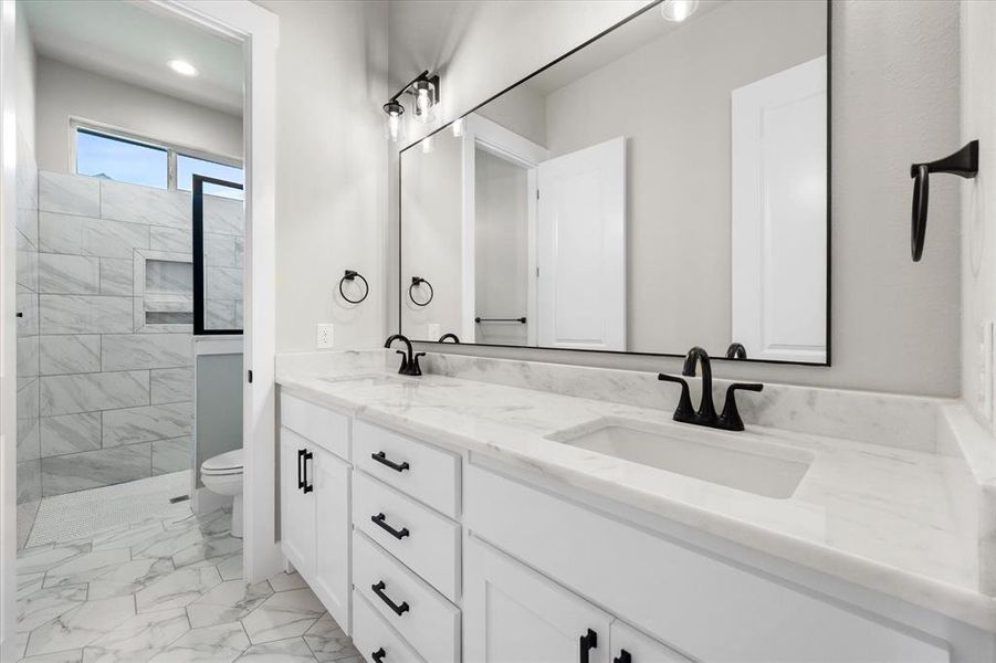 Furnished interior view inside a new home in , Waxahachie (Image 17).
