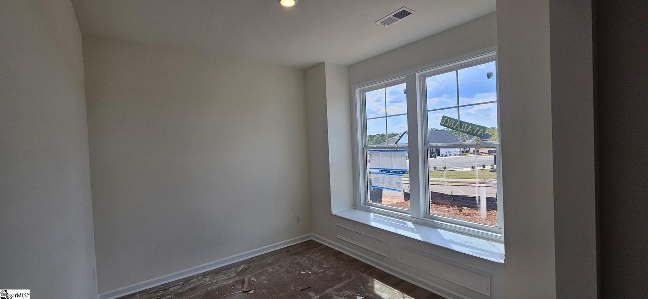 Spacious, unfurnished interior of a new home in Sedona, Greenville (Image 14).