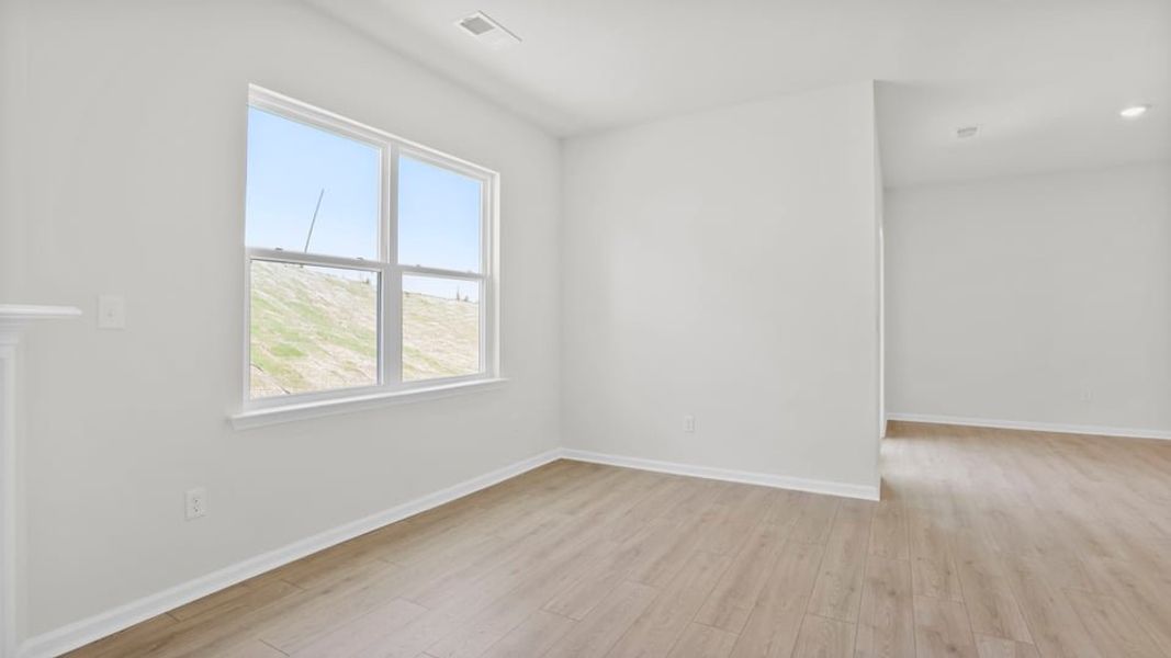 Spacious, unfurnished interior of a new home in Hunters Ridge, Woodruff (Image 30).