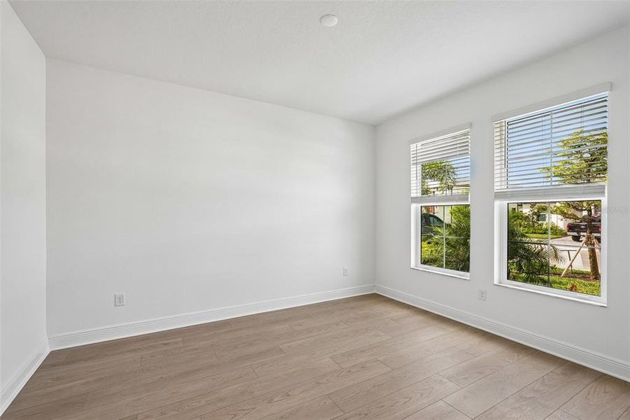 Spacious, unfurnished interior of a new home in Vistera of Venice, Nokomis (Image 13).