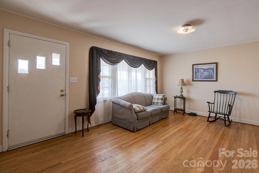 Furnished interior view inside a new home in , Pageland (Image 23).