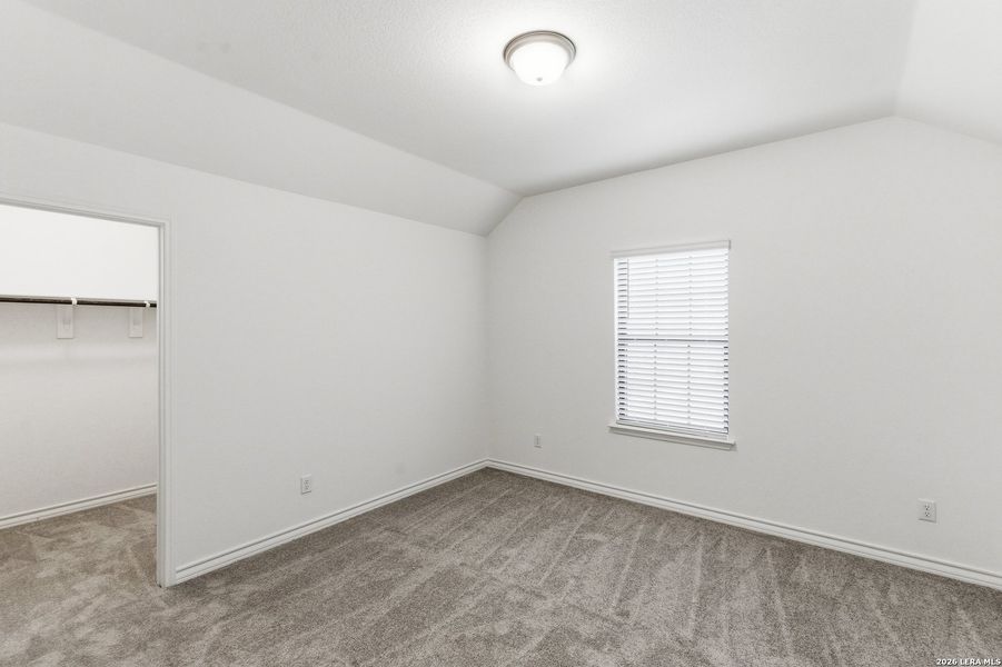 Spacious, unfurnished interior of a new home in Lily Springs, Seguin (Image 34).