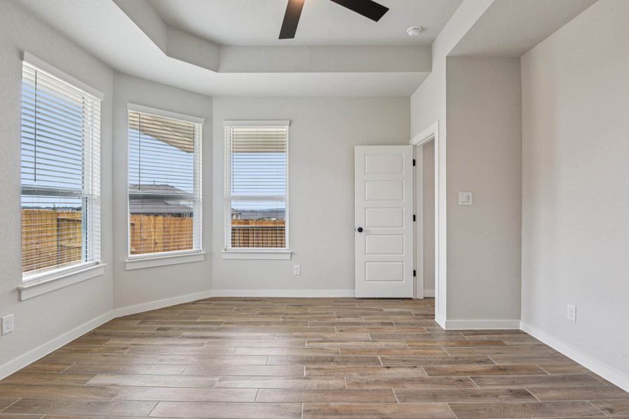 Spacious, unfurnished interior of a new home in Meyer Ranch, New Braunfels (Image 30).