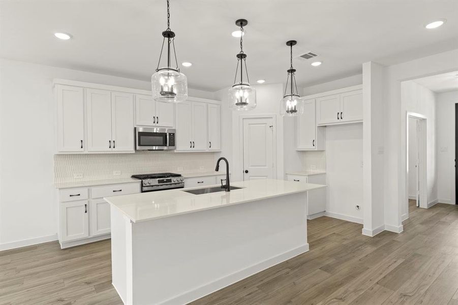 06. 1328 Parkdale - Kitchen (2)