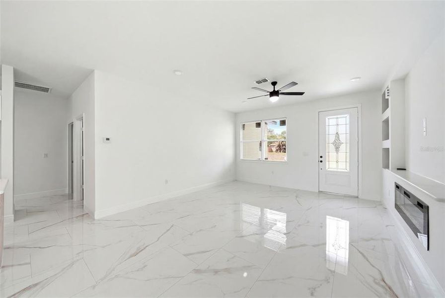 Spacious, unfurnished interior of a new home in , Palm Bay (Image 18).