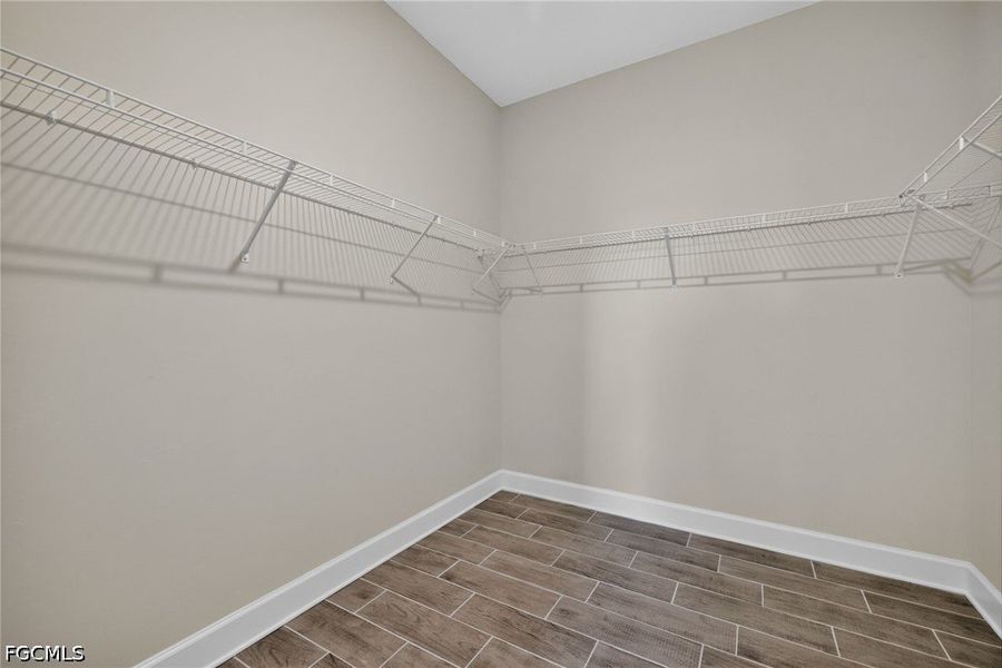 Spacious, unfurnished interior of a new home in Cape Coral, Cape Coral (Image 21).