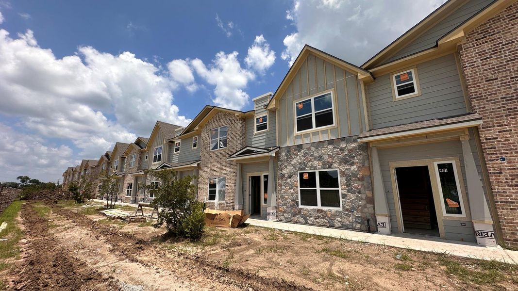Front exterior of a new home in , Alvin, TX, highlighting curb appeal (Image 4). Front exterior of a new home in , Alvin, TX, highlighting curb appeal (Image 4).