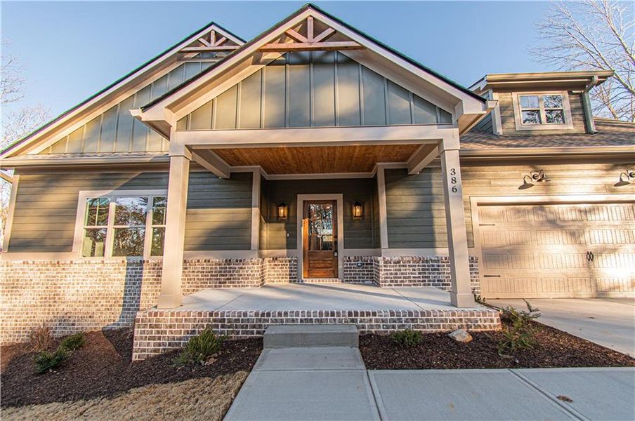Exterior details and patio area of a home in , Jasper (Image 4).