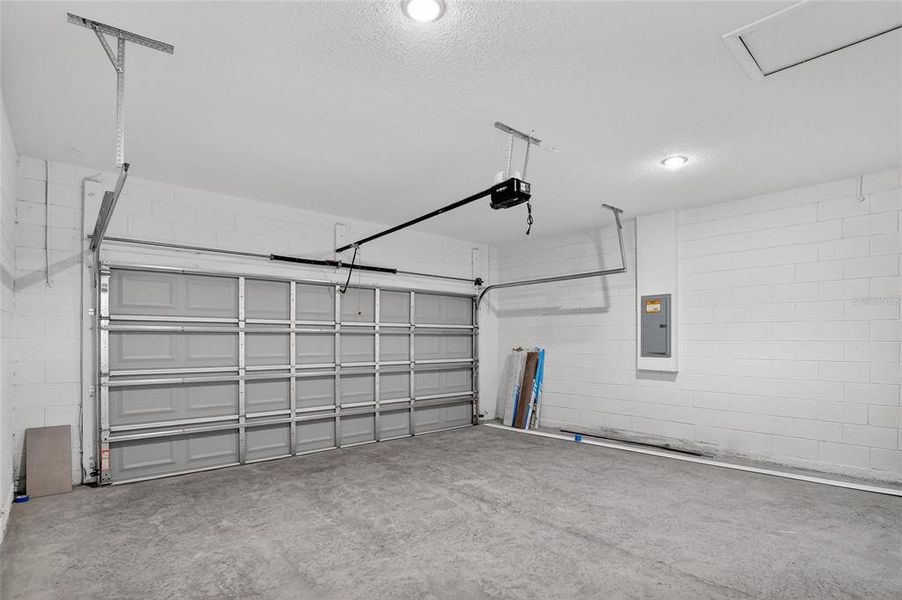 Spacious, unfurnished interior of a new home in , Citrus Springs (Image 25).