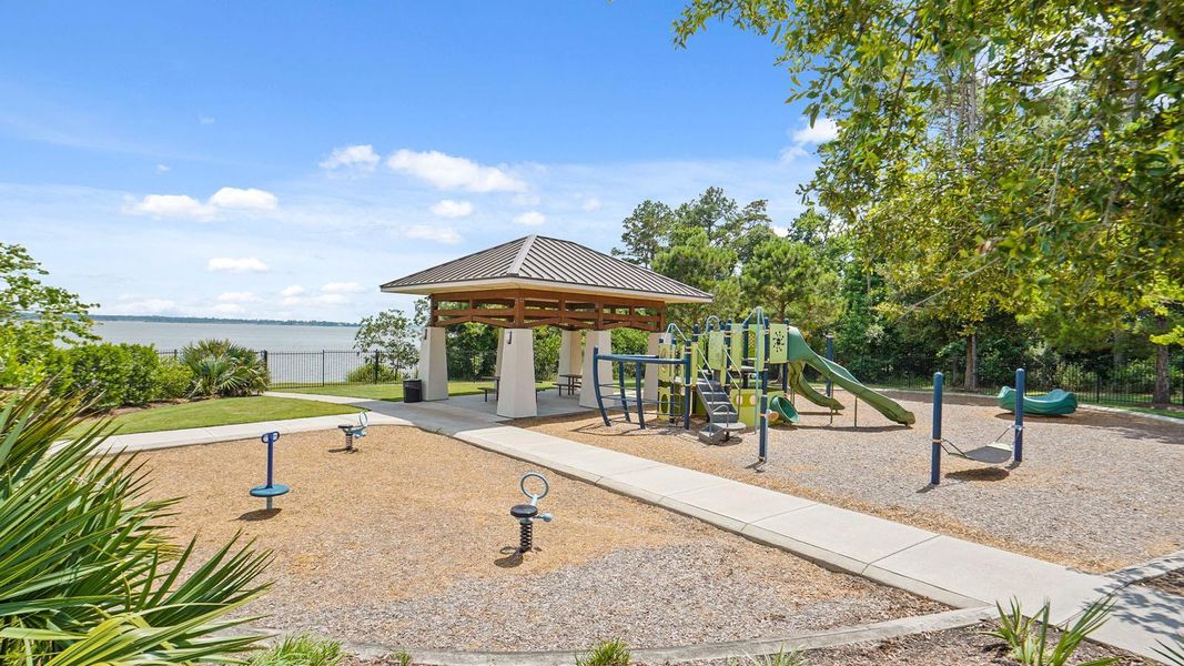 Community amenities in Bridges on Lake Houston Villas, Houston (Image 4).