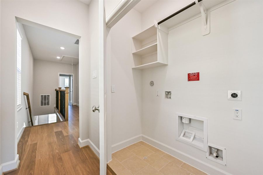 Spacious, unfurnished interior of a new home in Pearland Old Townsite, Pearland (Image 19).