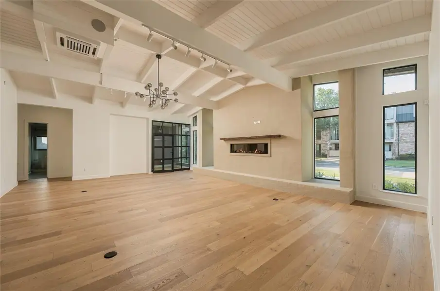 Spacious, unfurnished interior of a new home in , Houston (Image 16).