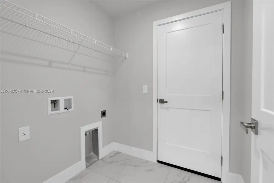 Spacious, unfurnished interior of a new home in , Lehigh Acres (Image 25).