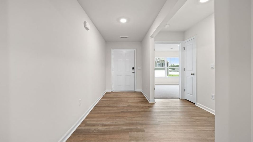 Spacious, unfurnished interior of a new home in Cedar Gap, Fountain Inn (Image 19).