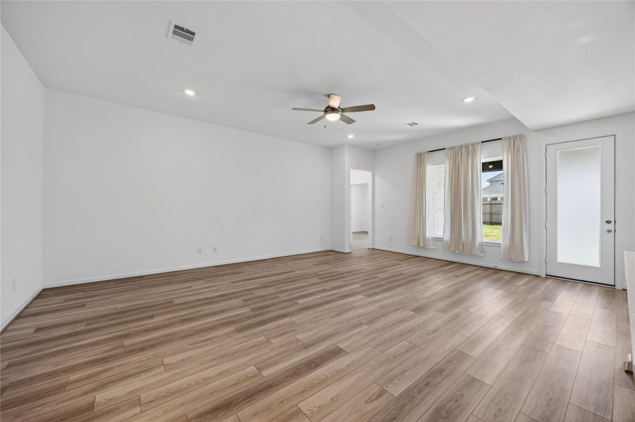 Spacious, unfurnished interior of a new home in Trillium, Richmond (Image 19).