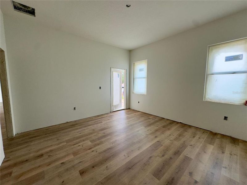 Spacious, unfurnished interior of a new home in , Citrus Springs (Image 33).